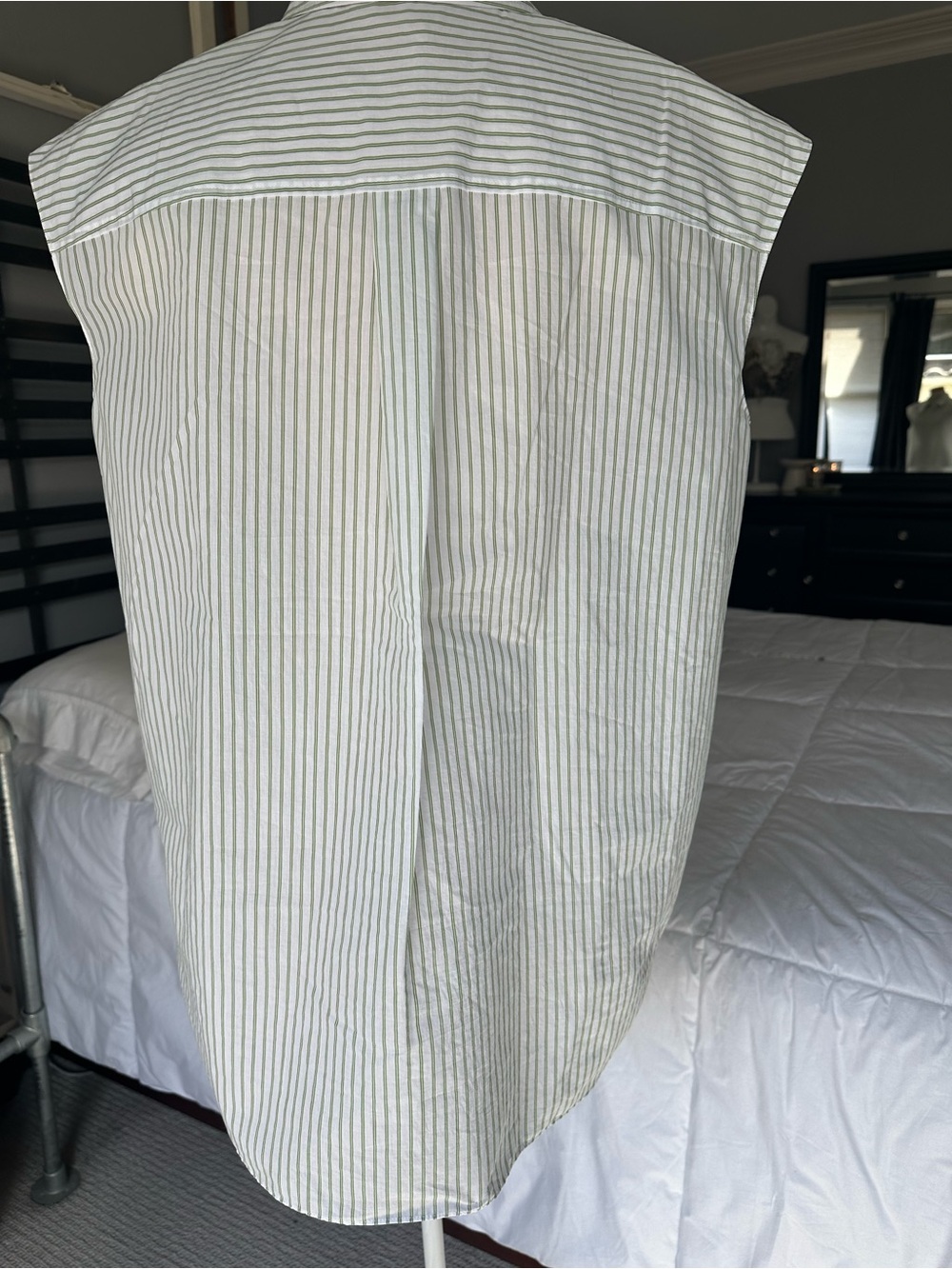 Theory Striped NWT Sleeveless Button-Down Shirt Green and White size medium - Picture 6 of 14